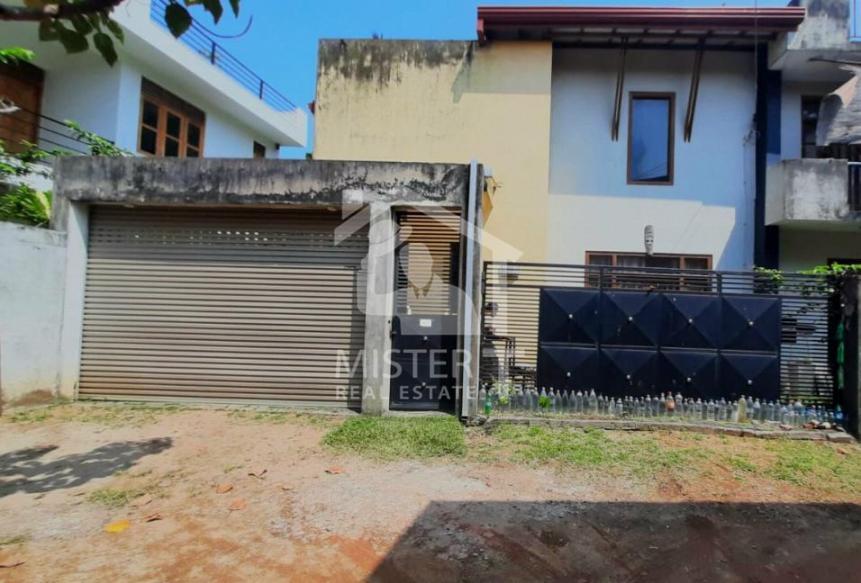 Land for Sale with Livable House in Nawala- image 1