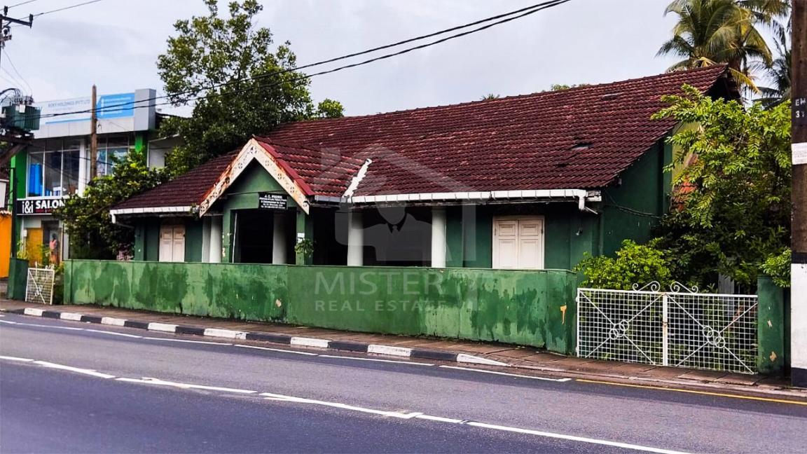 Land with Old Houses for Sale in Ethul Kotte- image 1