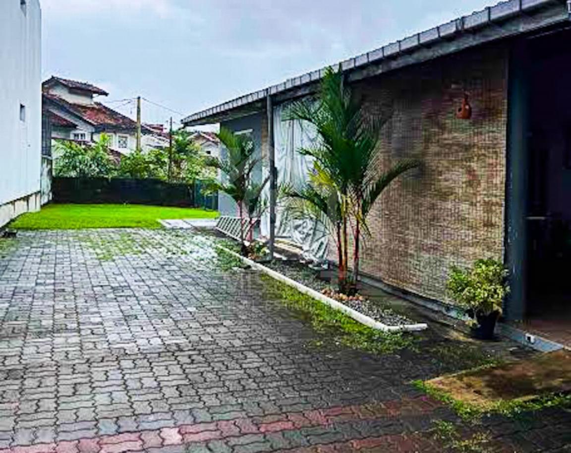 Land with Livable House for Sale in Nuge...