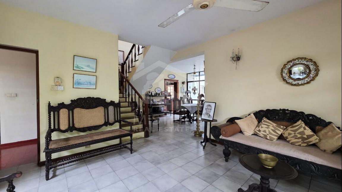 Land with House for Sale in Colombo 06- image 1