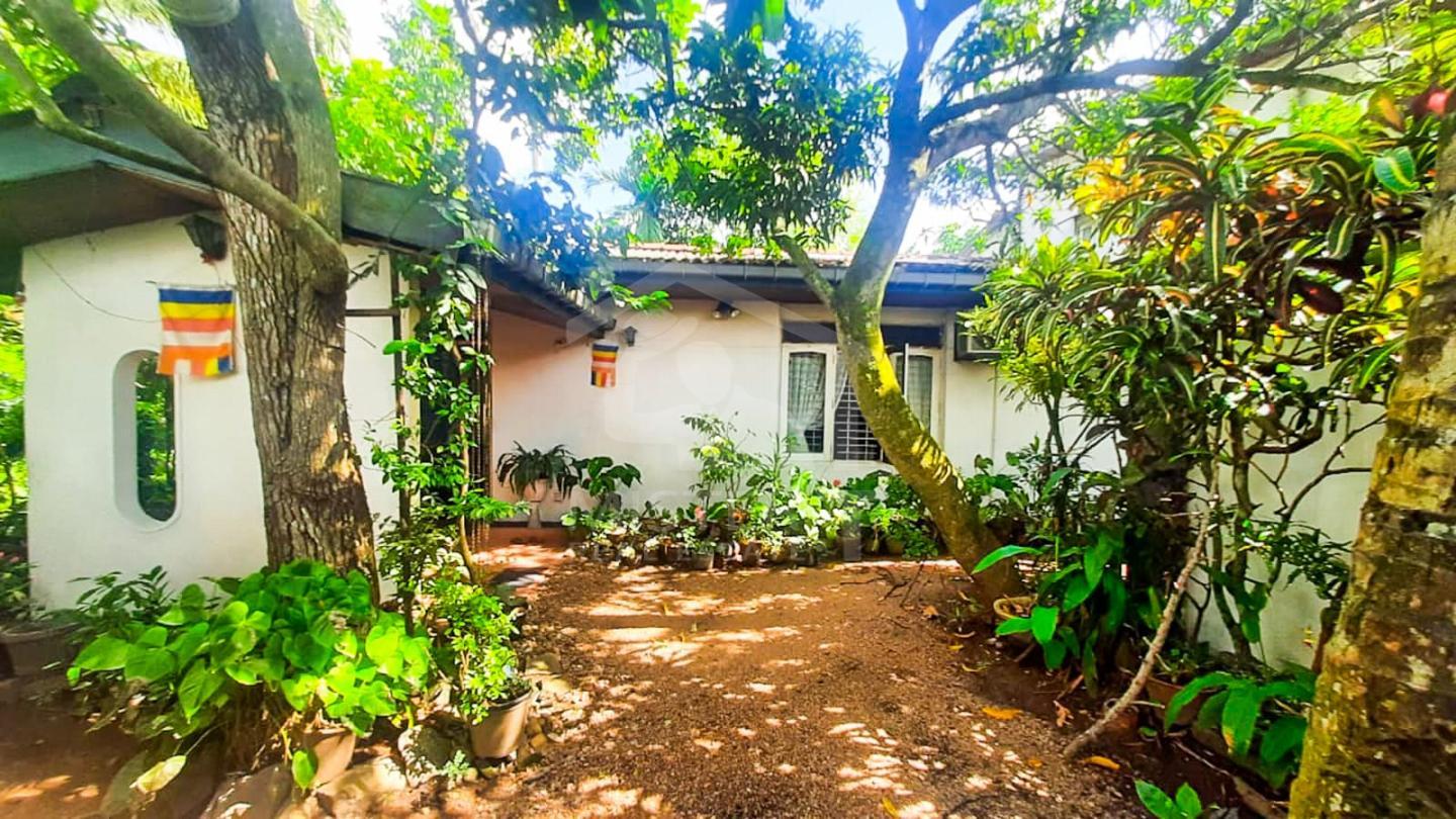 Land with a House for Sale in Battaramulla- image 2