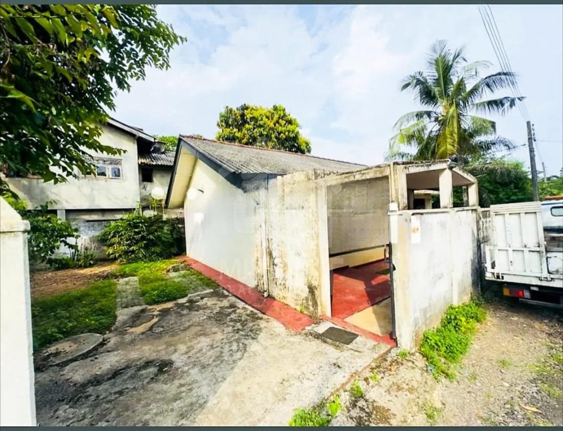 Land with House for Sale in Battaramulla- image 2