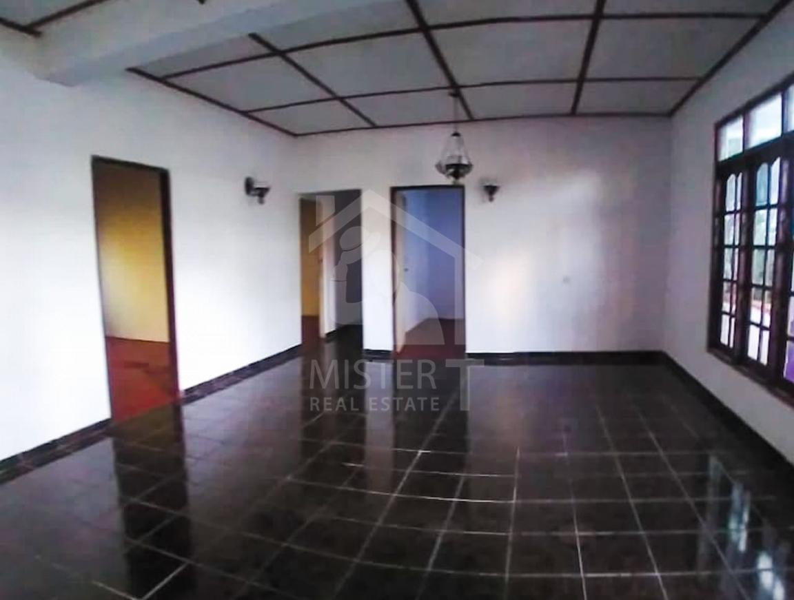 Land with Old House for Sale in Ratmalana- image 2