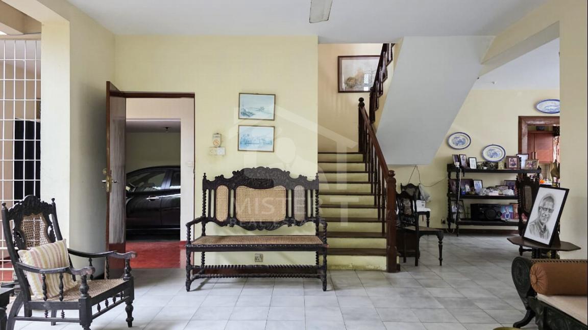 Land with House for Sale in Colombo 06- image 2