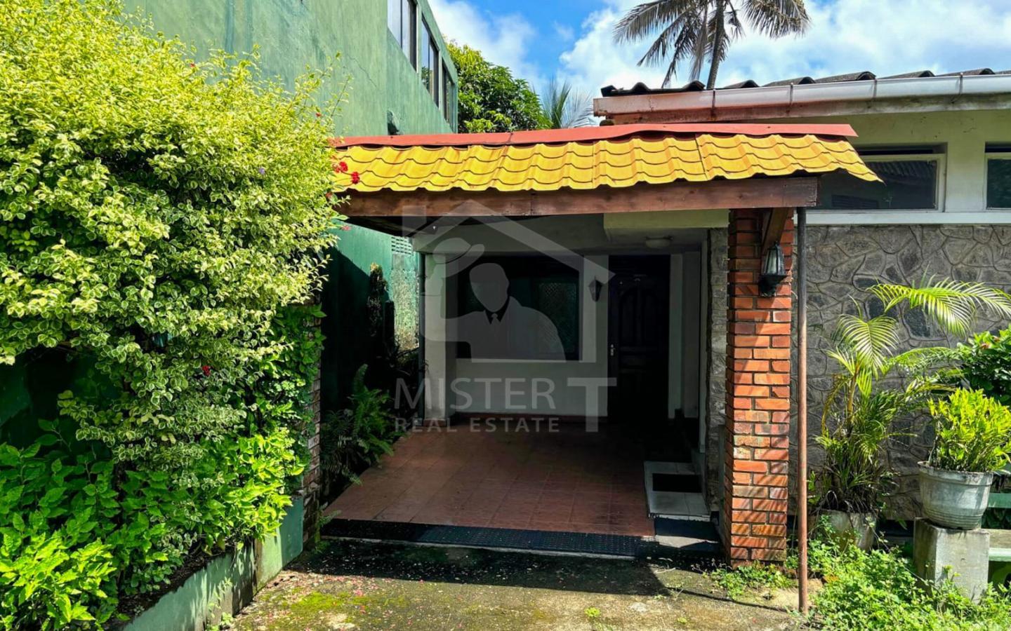 Land with Old House for Sale in Dehiwala- image 2