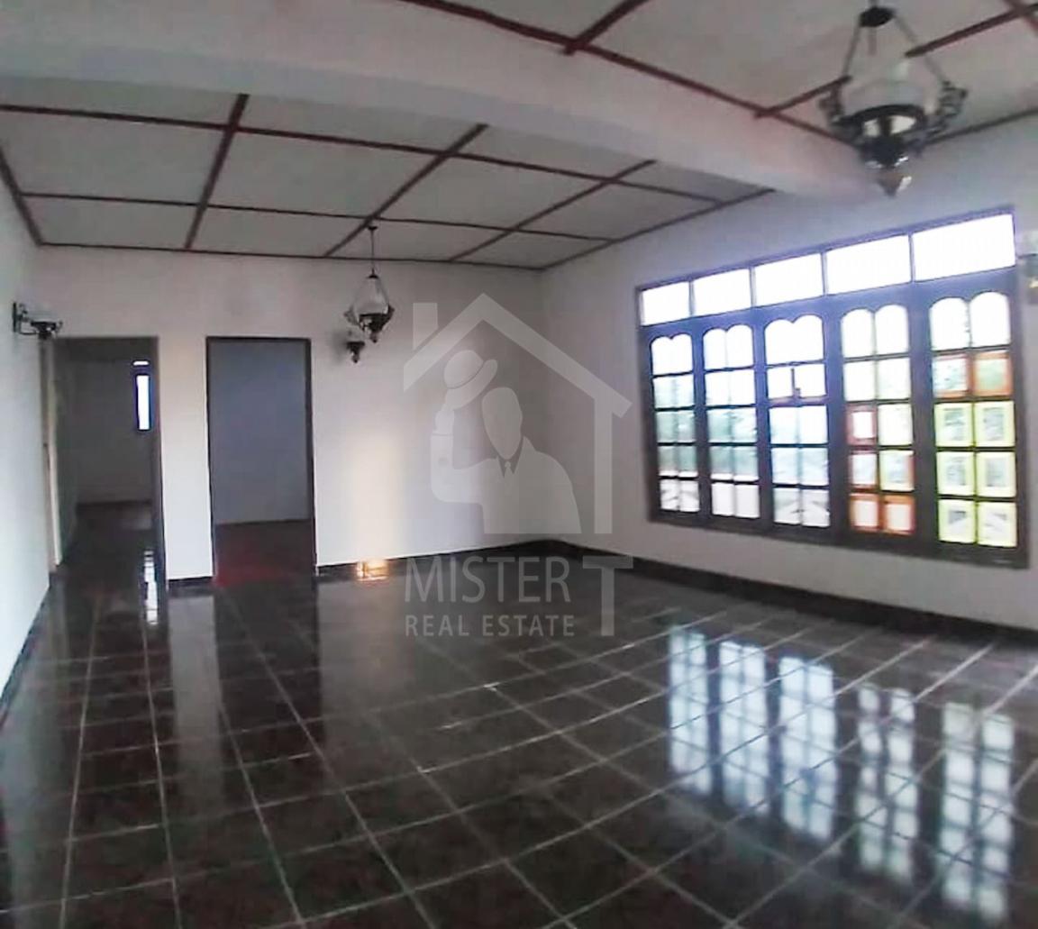 Land with Old House for Sale in Ratmalana- image 3