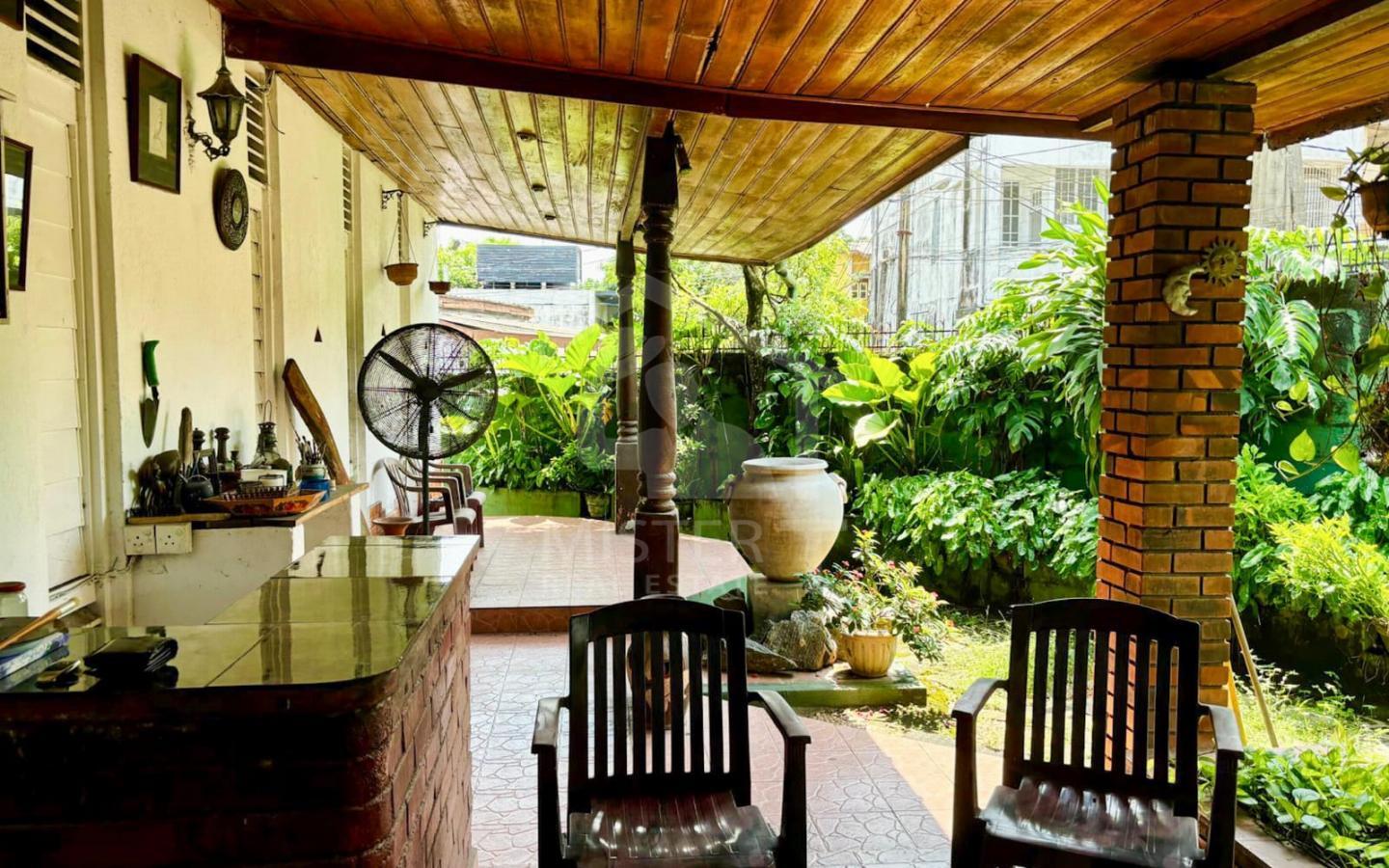 Land with Old House for Sale in Dehiwala- image 3