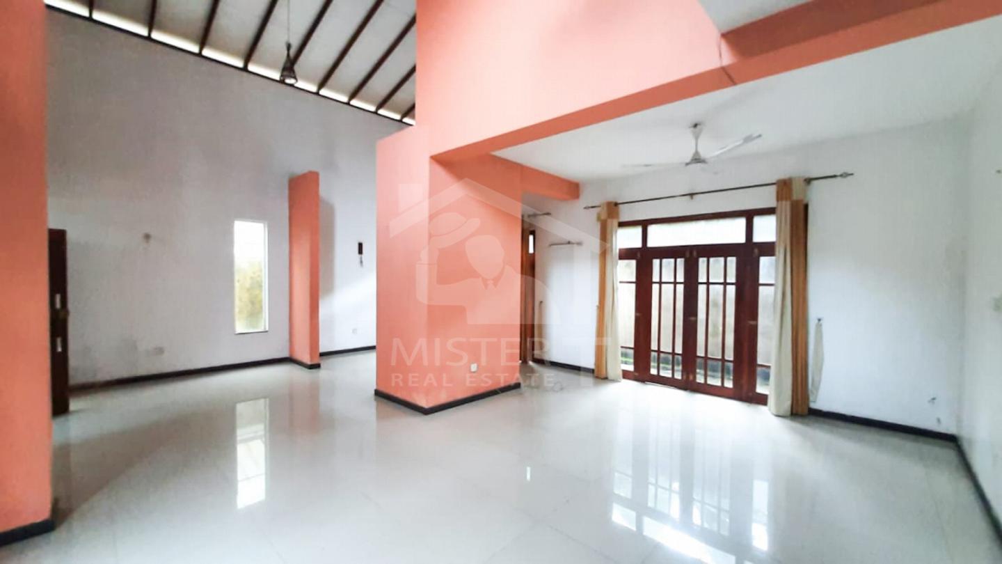 Land for Sale with Livable House in Nawala- image 4