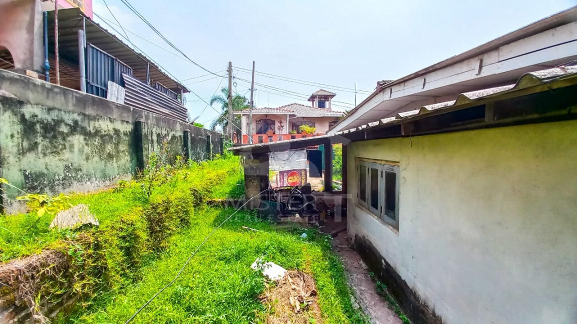 Land with an Old House for Sale in Wattala- image 4