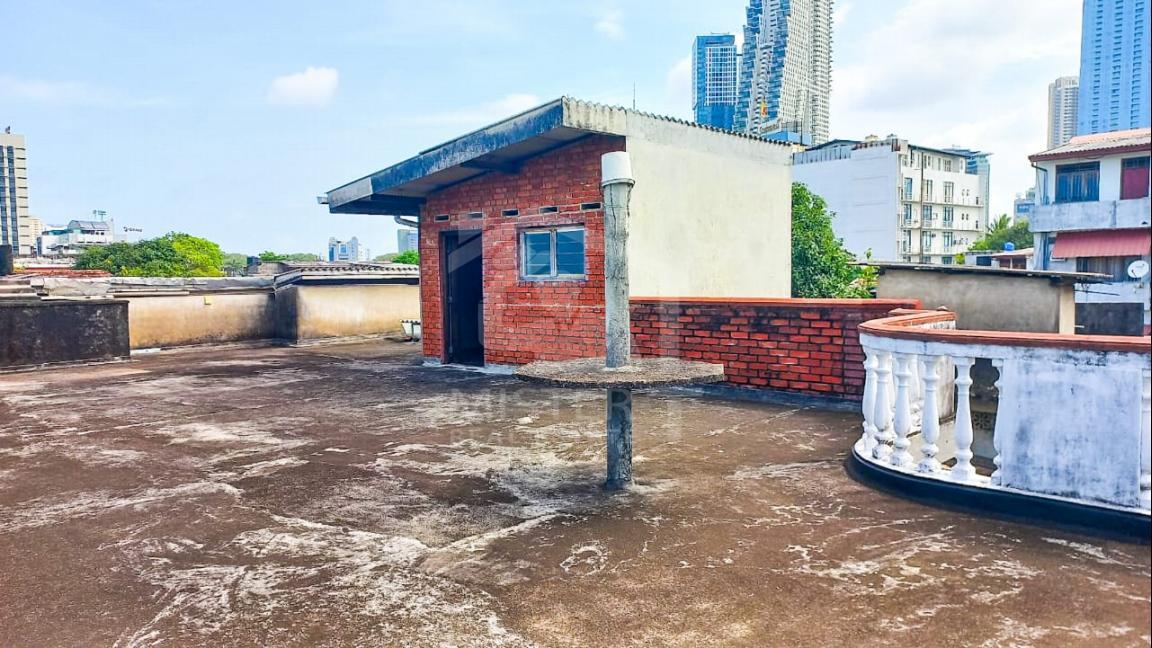 Land with House for Sale in Colombo 03- image 4