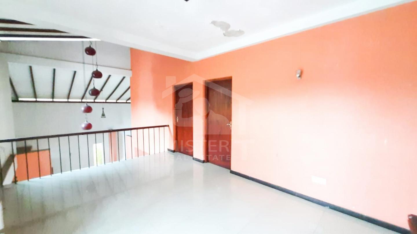 Land for Sale with Livable House in Nawala- image 6