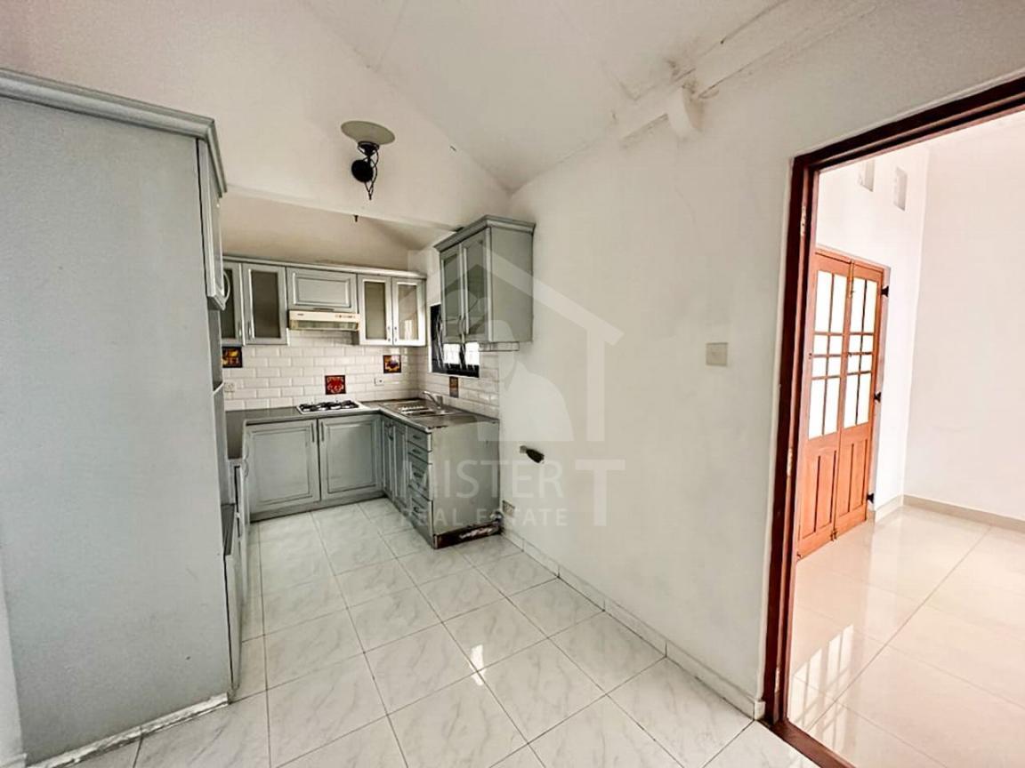 Land with House for Sale in Colombo 05- image 6