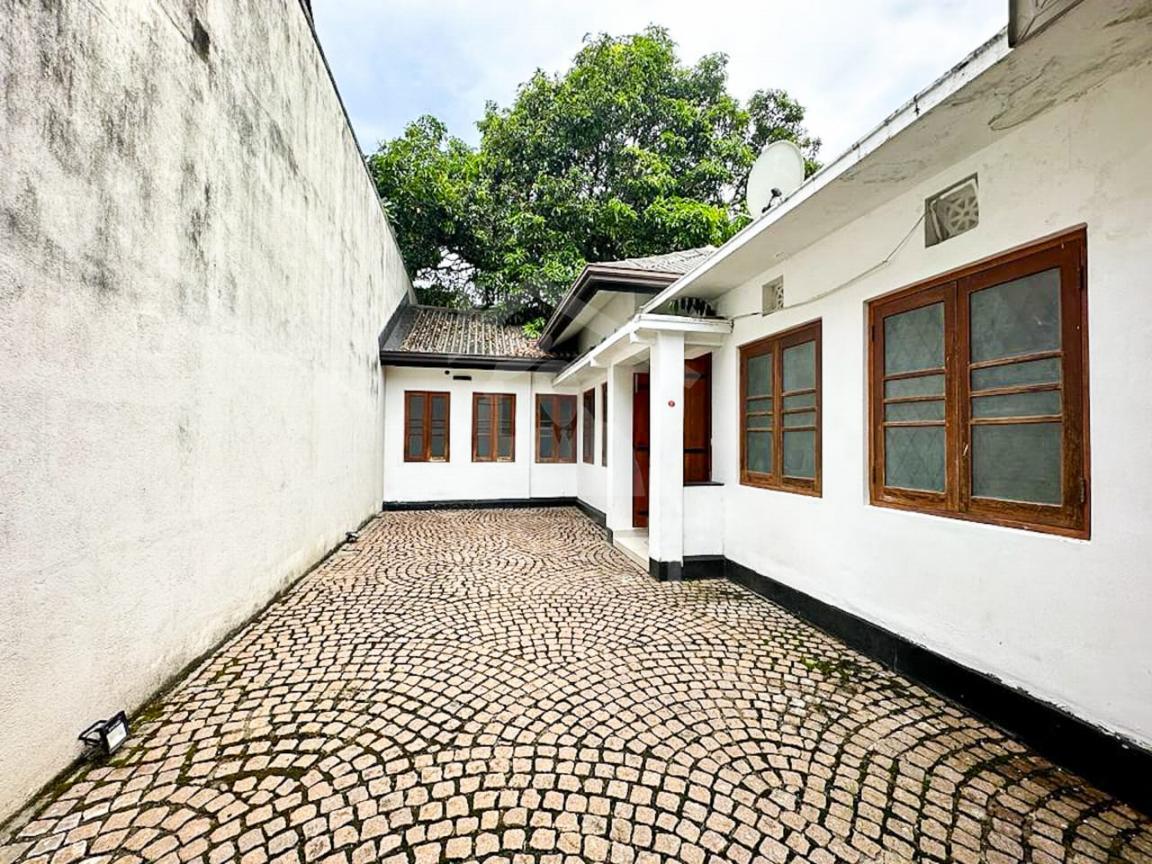 Land with House for Sale in Colombo 05- image 8