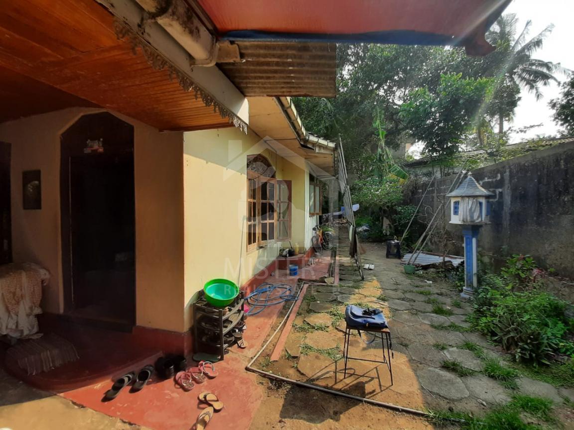 Land for Sale in Athurugiriya- image 1