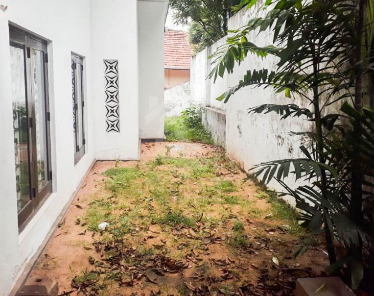 Land for Sale in Nugegoda - image 1