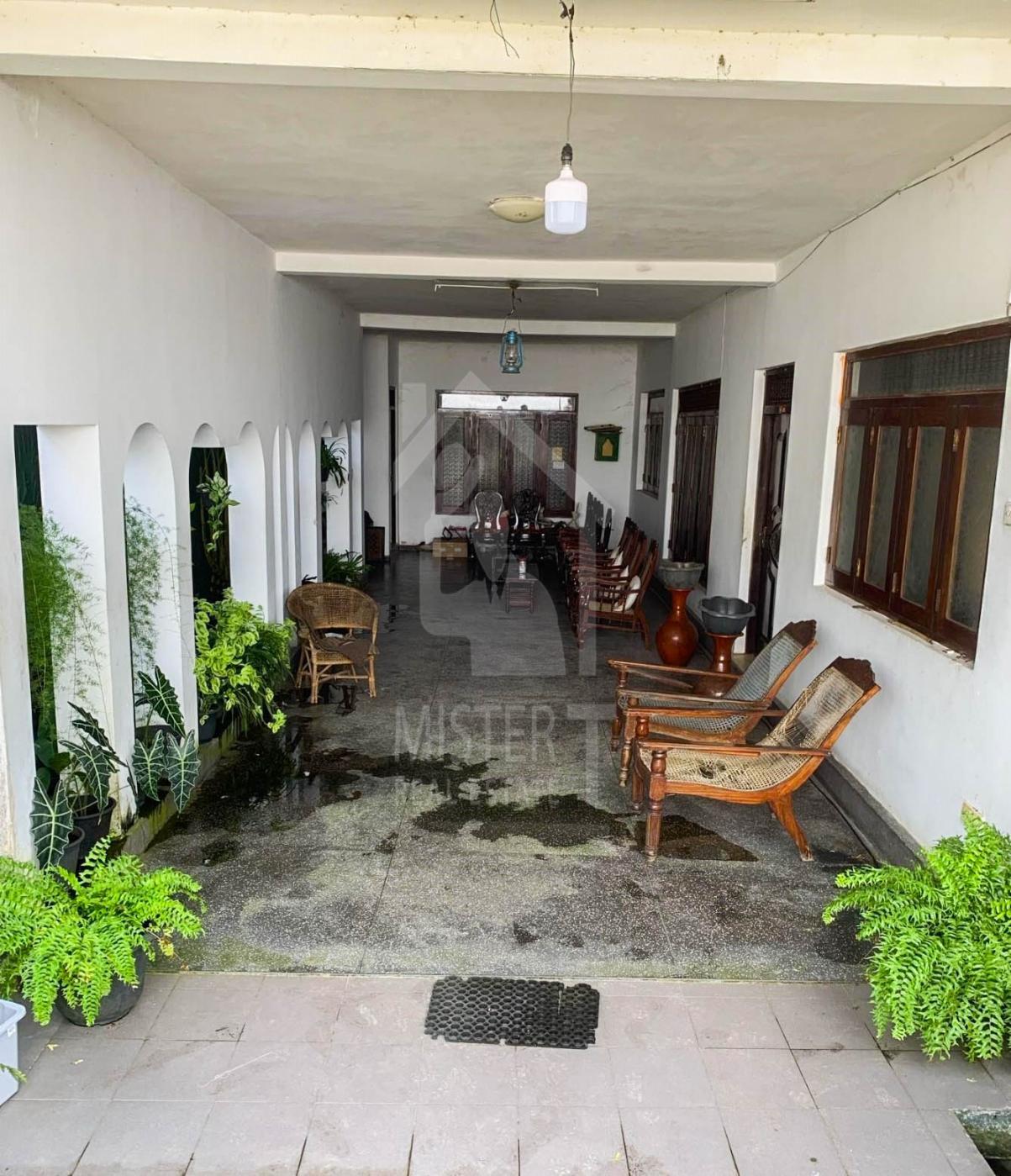 Land with an Old House For Sale in Nawala- image 4
