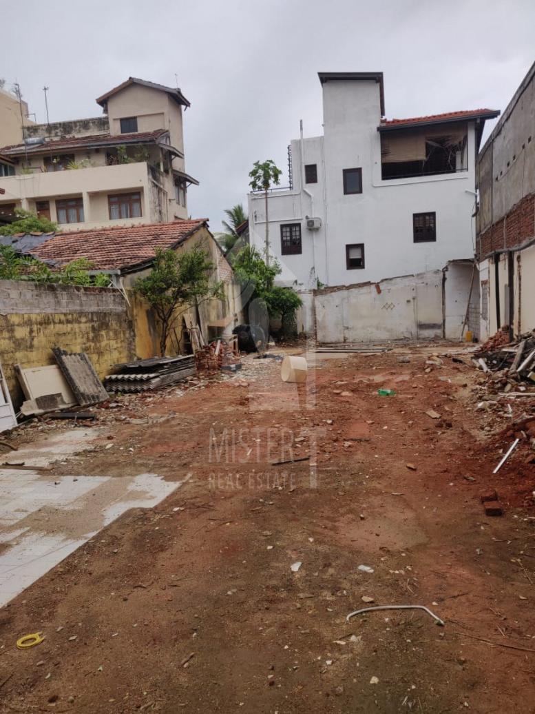 Land for Sale in Mount Lavinia - image 1