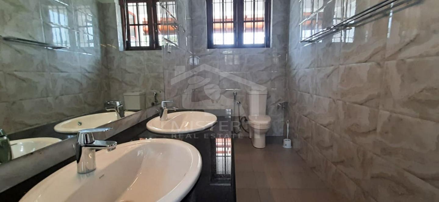 Luxury House for Rent in Nawala- image 10