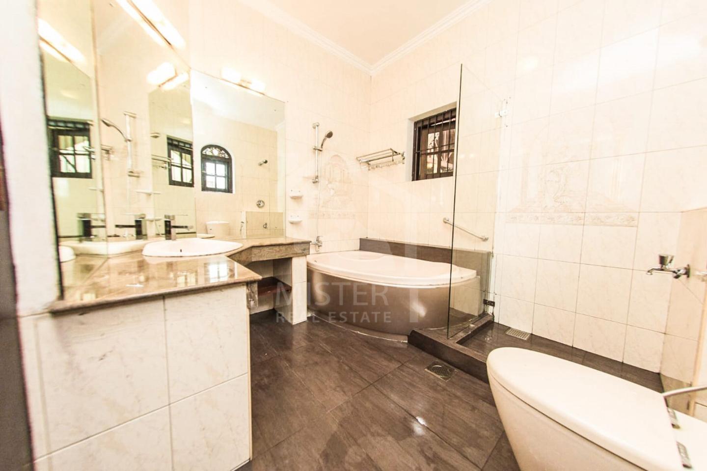 Luxury House for Rent in Nugegoda- image 10