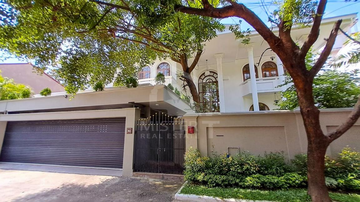 Luxury House for Rent in Colombo 05- image 1