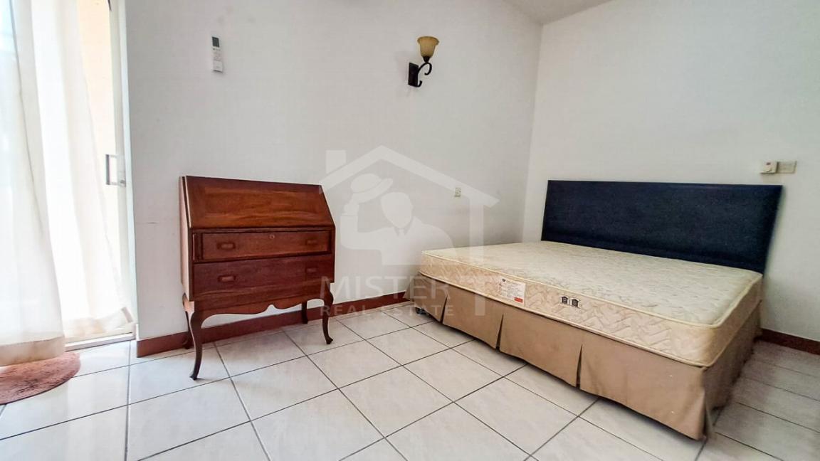 Apartment for Rent at Queen