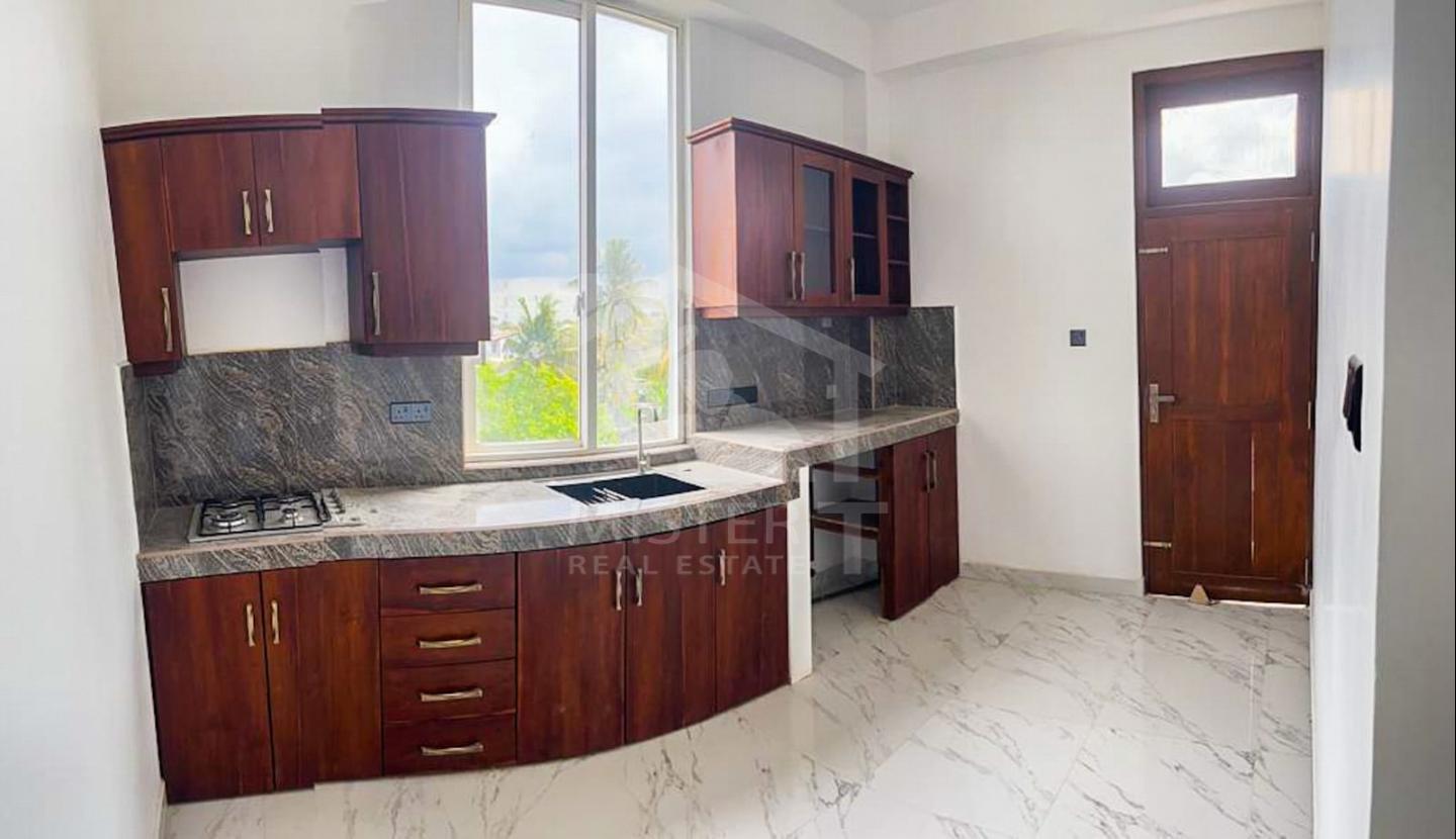 Private Apartment for Rent in Ratmalana- image 3