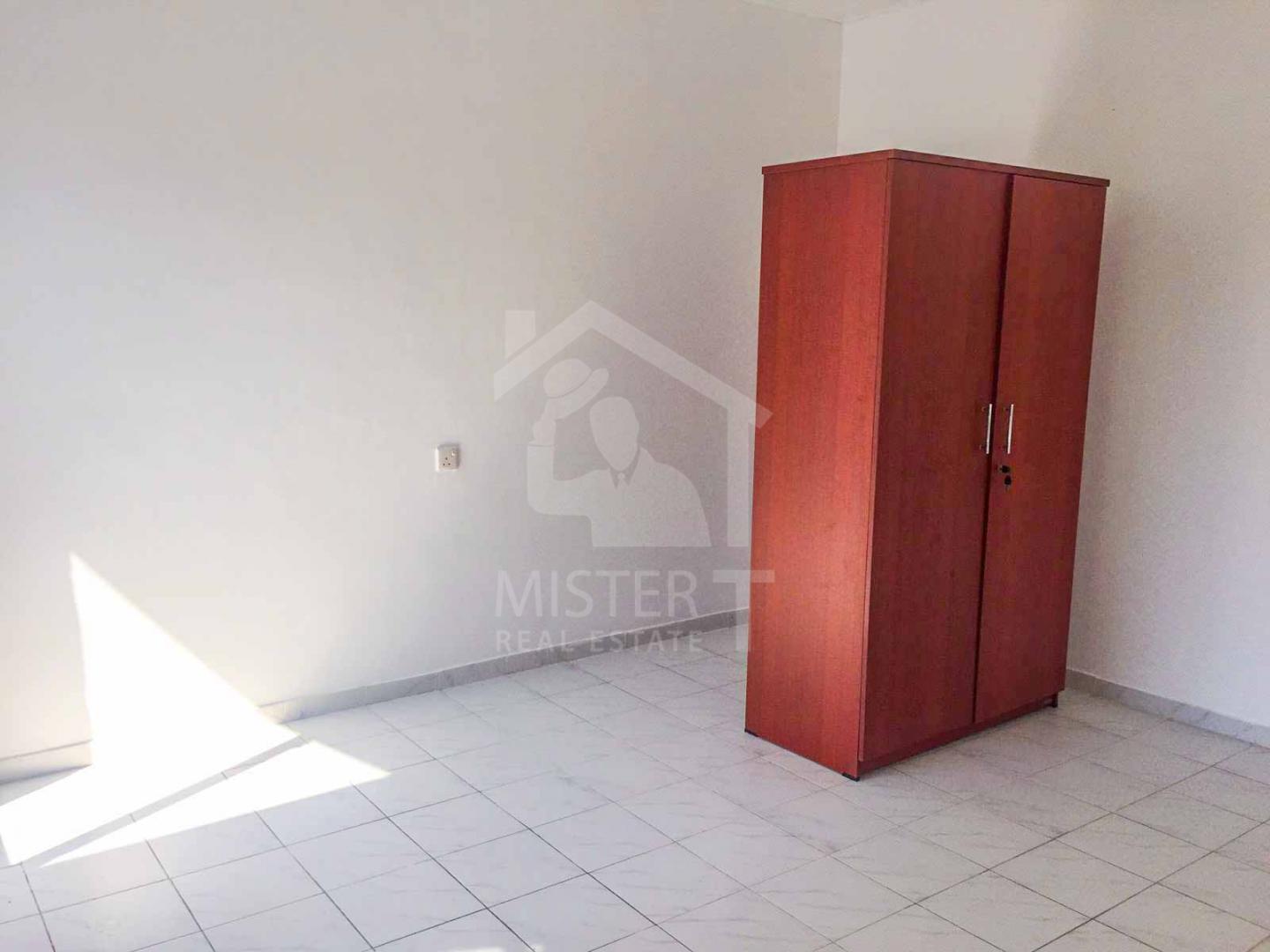 House for Rent at Torrington Gardens- image 2