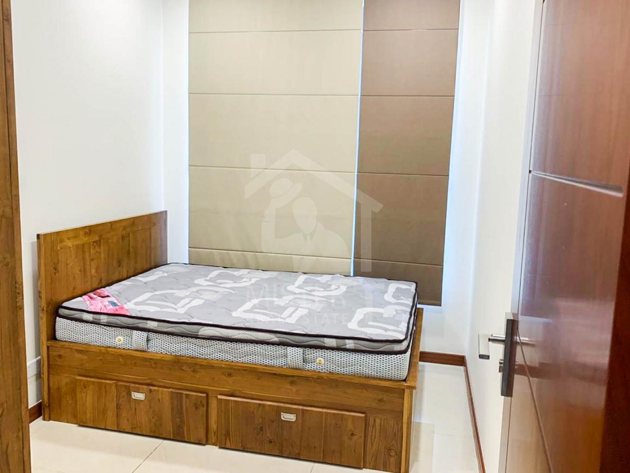 Apartment for Rent at Astoria- image 3