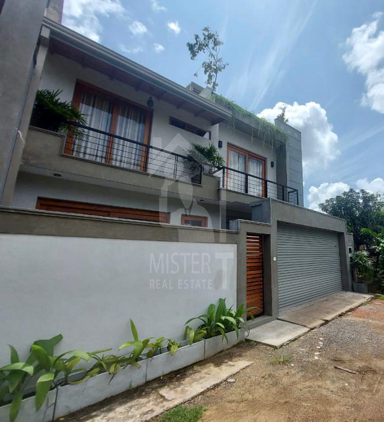House for Rent in Thalawathugoda - image 1