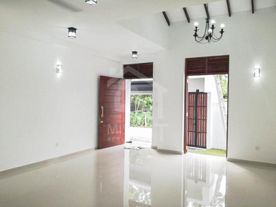 House For Rent in Boralesgamuwa- image 4