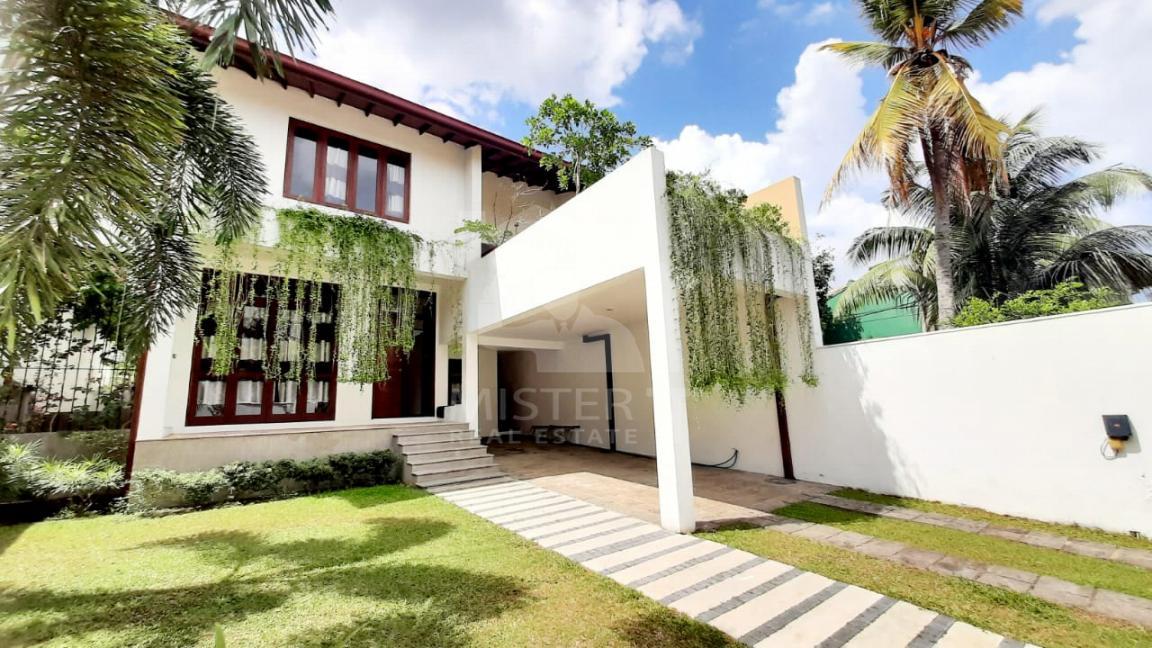 Modern House for Rent in Kotte - image 1