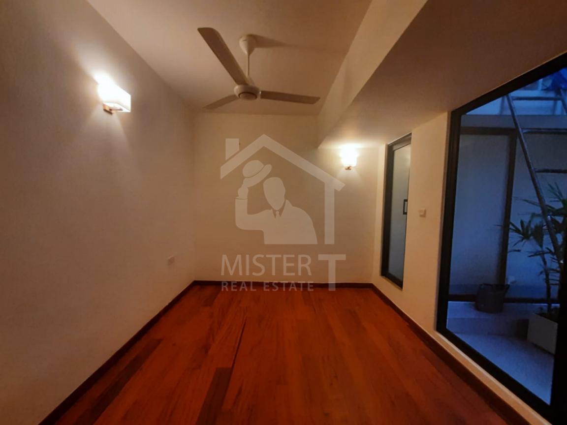 Luxury Condo Unit for Rent in Colombo - image 4