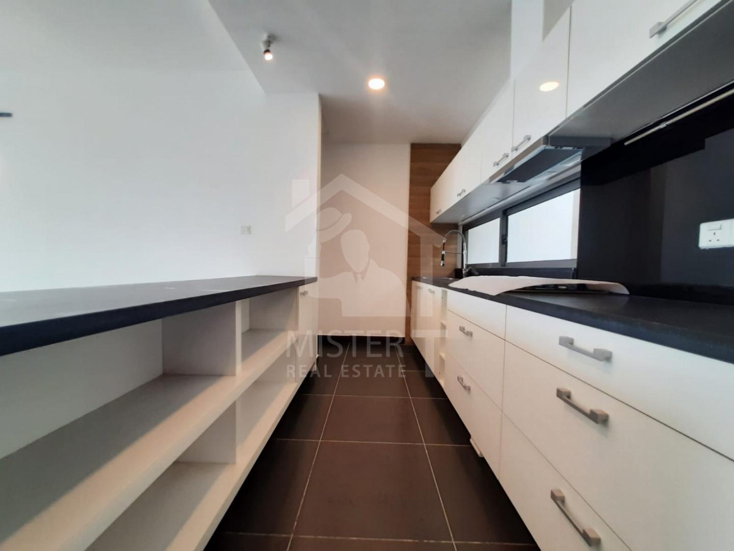 Apartment for Rent at The Everest - image 6