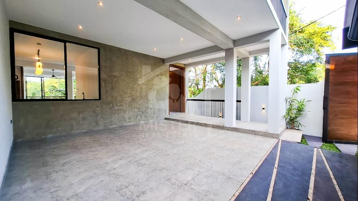 Modern House for Sale in Hokandara- image 10