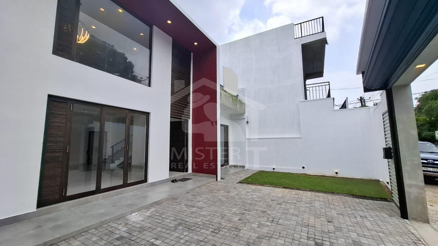 House for Sale in Athurugiriya- image 10