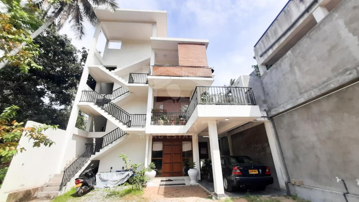 Private Building for Sale in Malabe- image 1