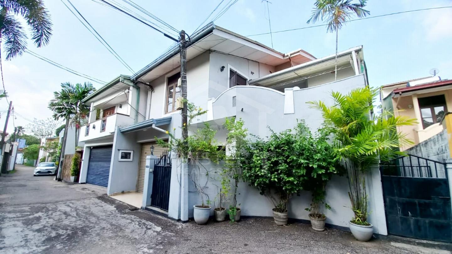 House for Sale in Battaramulla- image 1