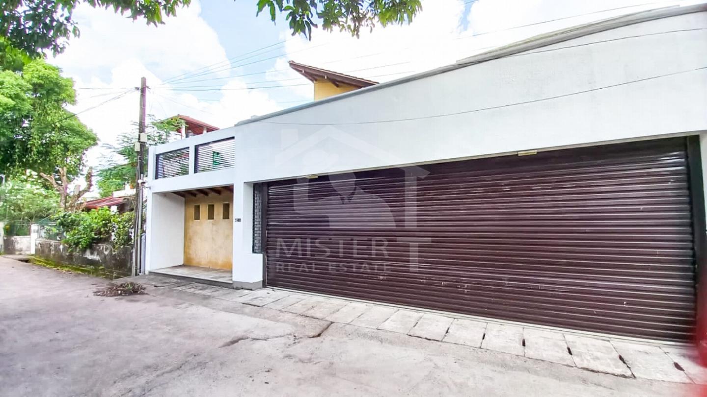 Luxury House for Sale in Battaramulla- image 1