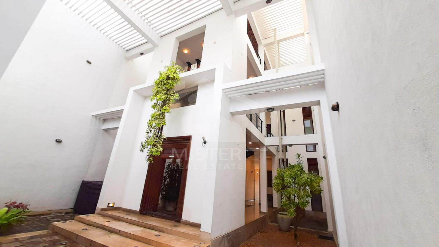 Villa for Sale in Negombo - image 1