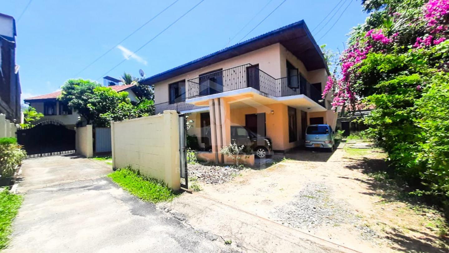 House for Sale in Colombo 06...