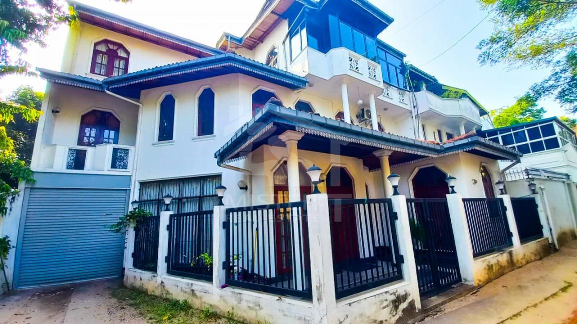House for Sale in Colombo 05- image 1