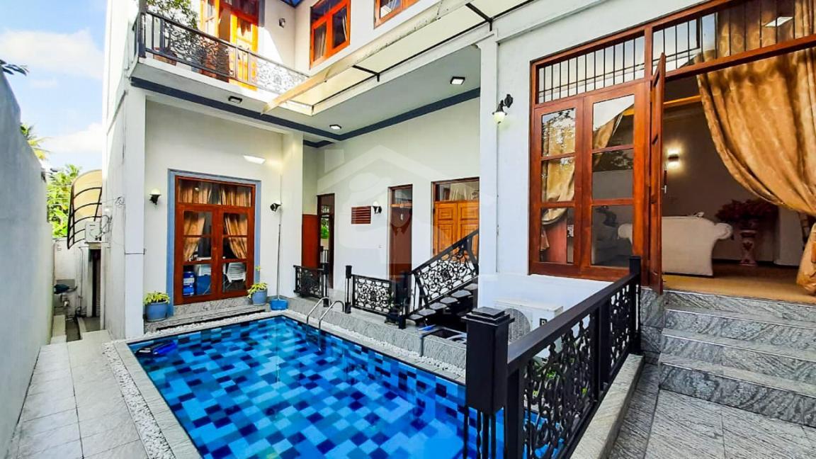 Luxury House with Pool for Sale in Thala...