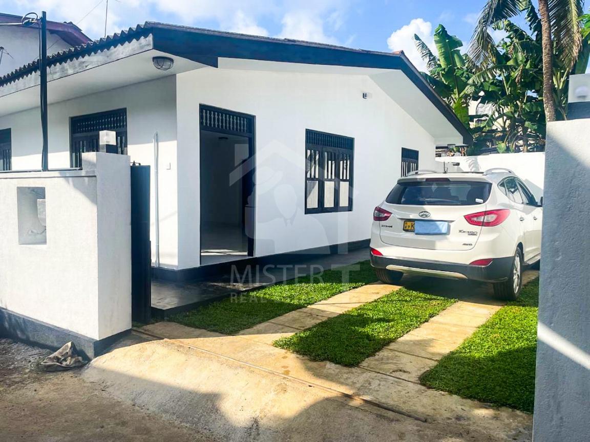 House for Sale in Kotikawatta- image 1