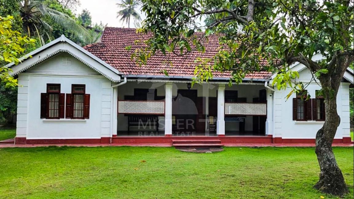 Colonial-Type House for Sale in Galle- image 1
