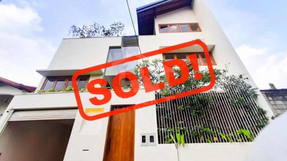 Luxury House for Sale in Malabe- image 1