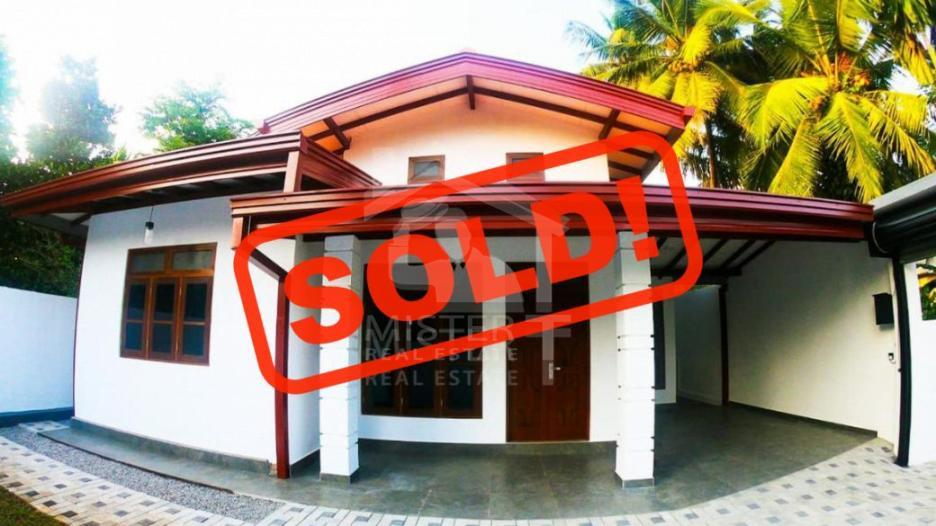 House for Sale in Athurugiriya- image 1