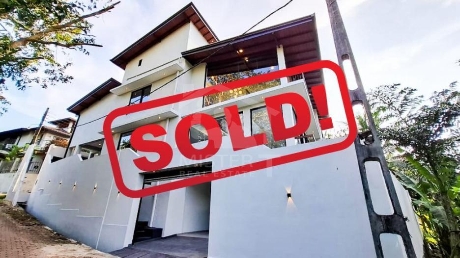 Modern House for Sale in Hokandara- image 1