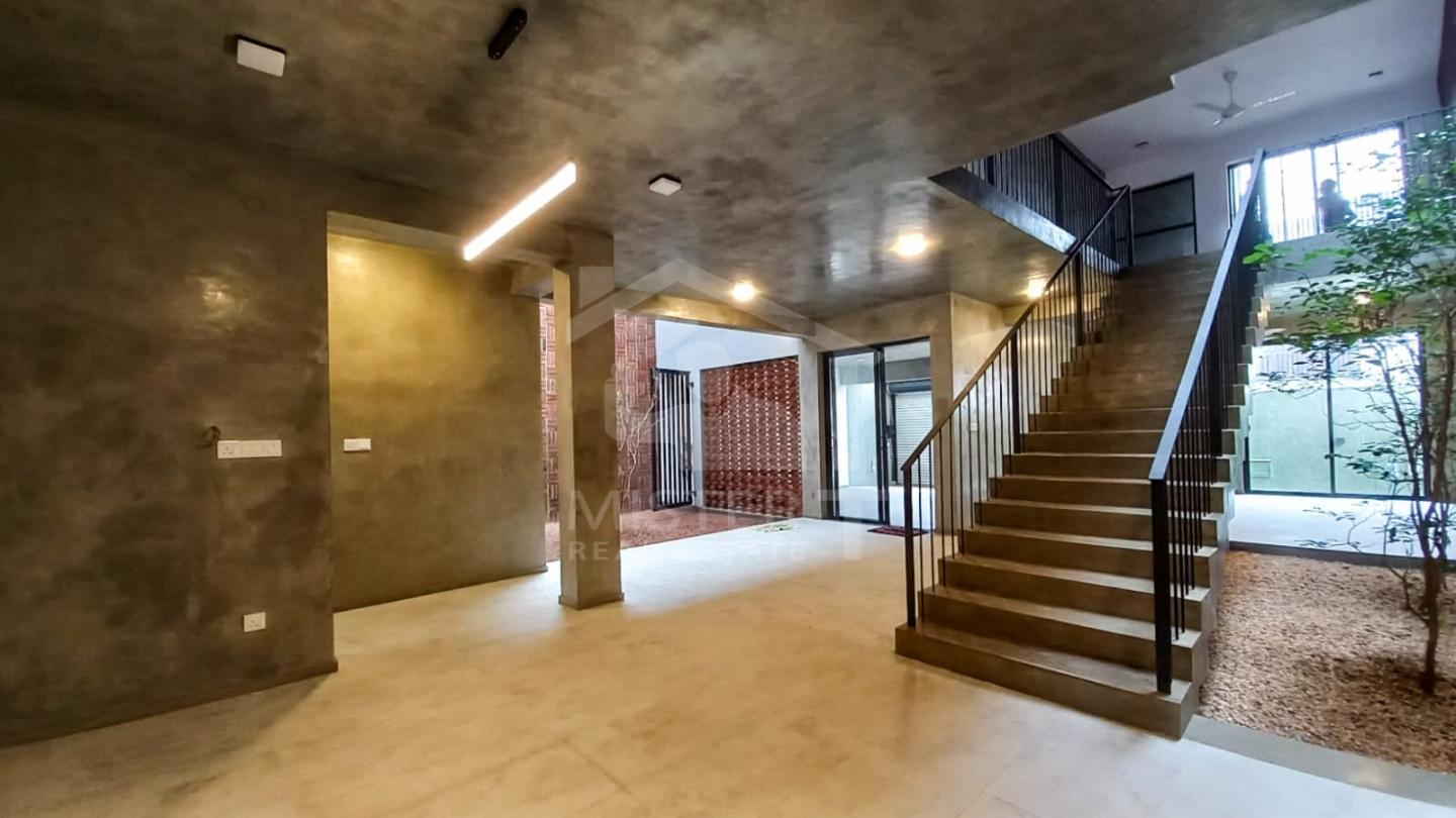 Luxury House for Sale in Thalawathugoda- image 2