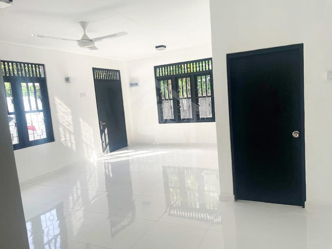 House for Sale in Kotikawatta- image 2