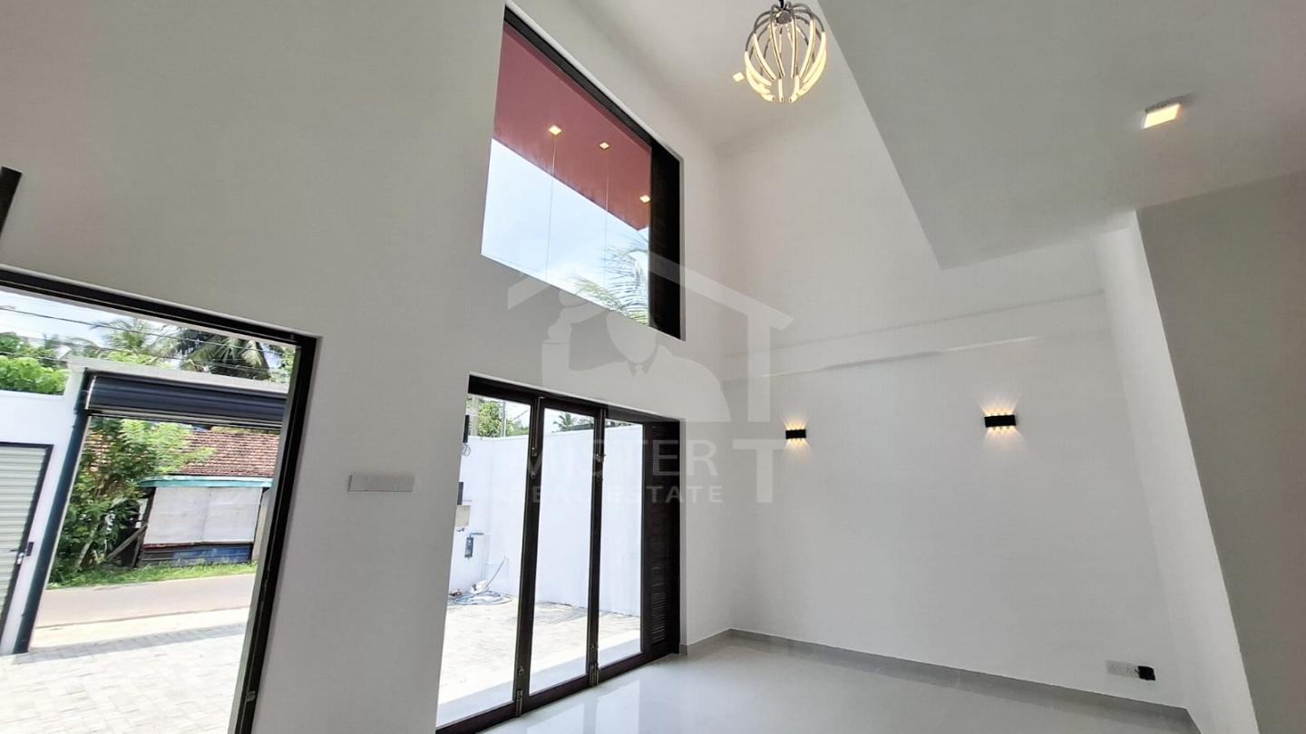 House for Sale in Athurugiriya- image 2